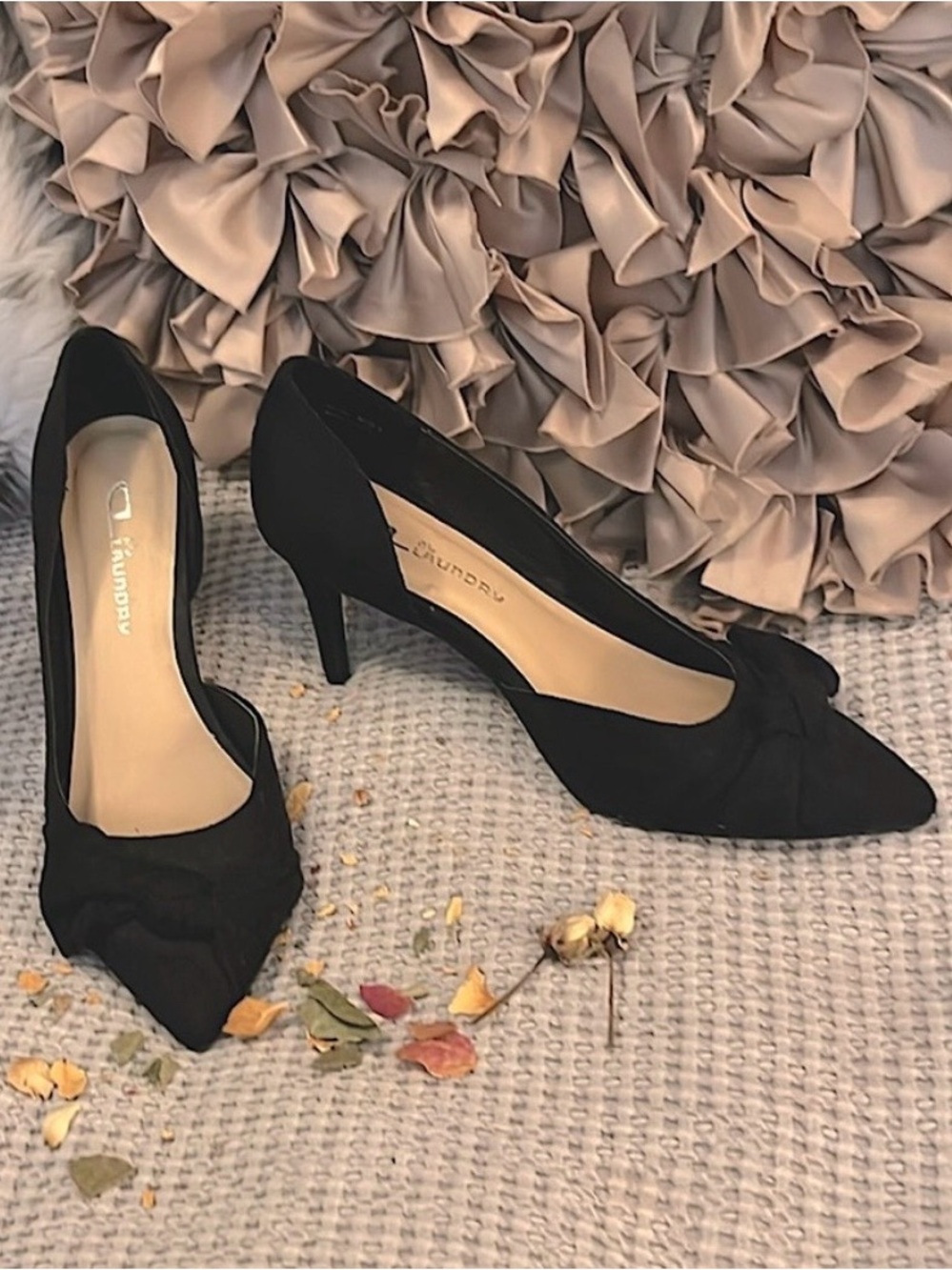 Chinese Laundry Women’s Black Faux Suede Pointy Toe Bow Pump Shoes Sz 8